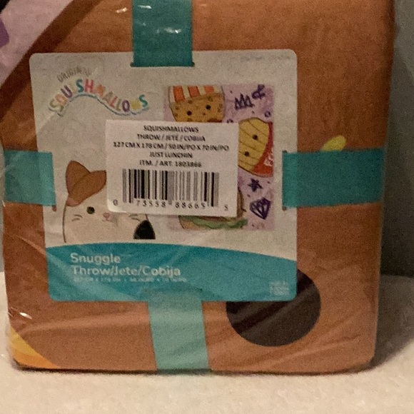 Squishmallows Snuggle Throw - Picture 6 of 6